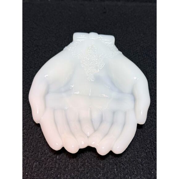 Vintage Milk Glass Avon Giving Hands Dish – White Opaline Glass Bow - Picture 1 of 6